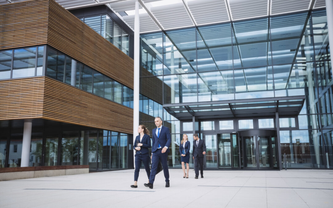 Valget af erhvervsbyggeri: En sammenligning mellem fleksible teltløsninger og faste stålkonstruktioner