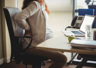 Arbejde og rygsmerter: Sådan forebygger og behandler du smerter i hverdagen