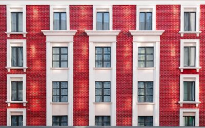 Facadebeklædning: Design, holdbarhed og arbejdsmiljø i samspil